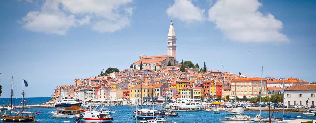 Ferienwohnungen und Ferienhäuser in Privlaka / Region Zadar