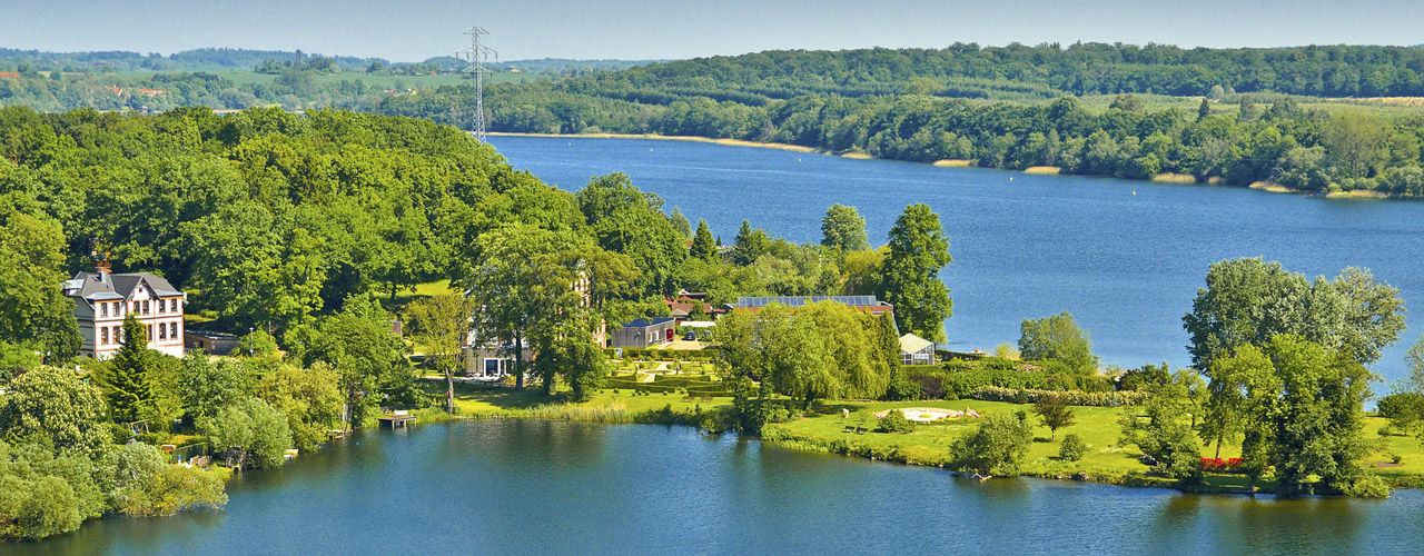 Ferienwohnungen und Ferienhäuser in Zwenzow / Mecklenburgische Seenplatte